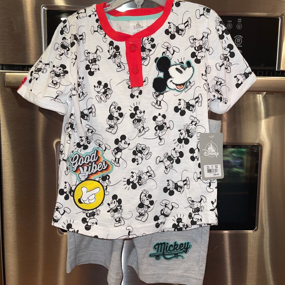 Disney kids Mickey Mouse 2 piece set shorts and top NWT